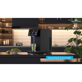 Kompakter Wasserspender in moderner Küche mit Maßangaben.